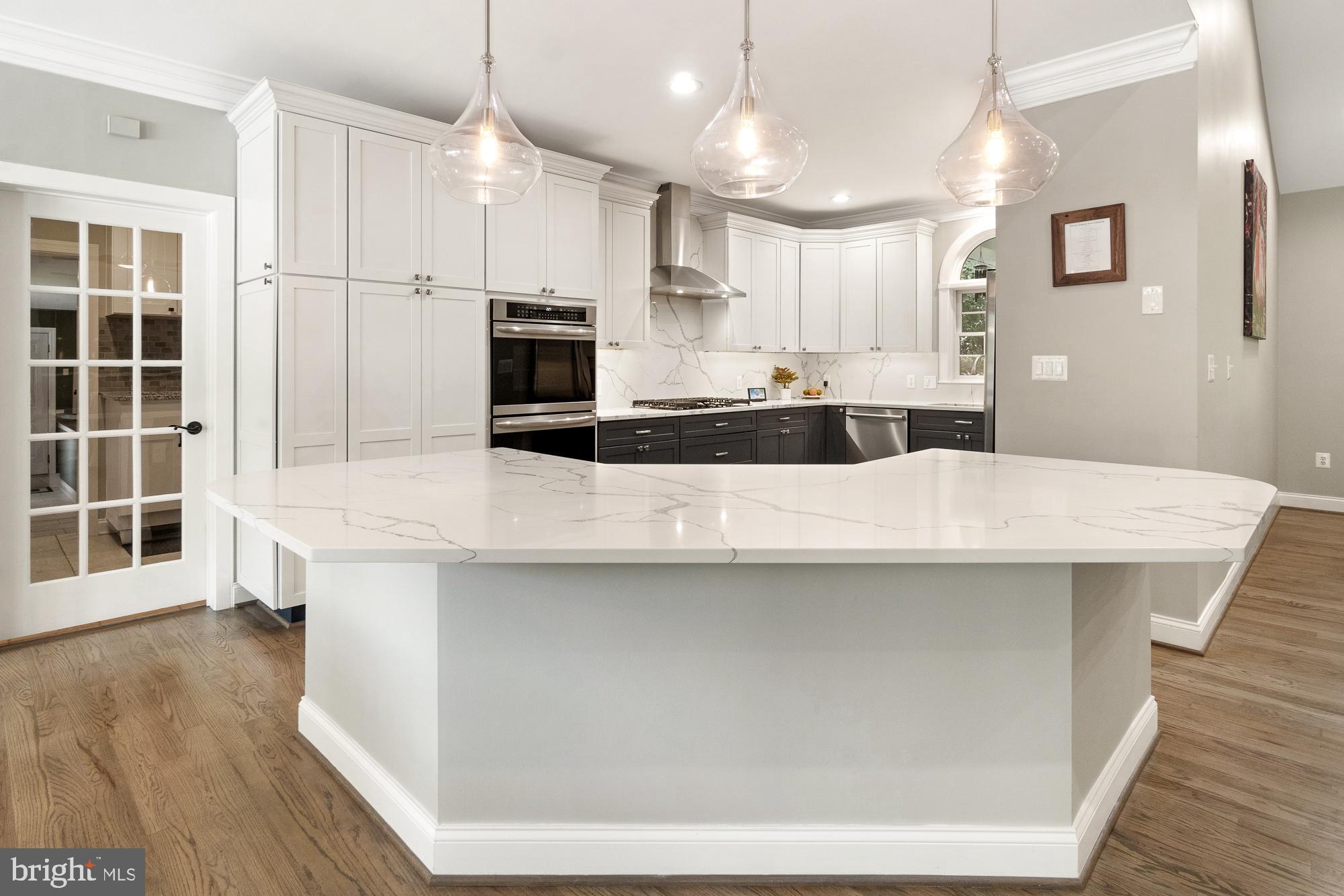 9836 Watkins Road Gaithersburg, MD 20882 - Photo 13 of 70 Check out that island!