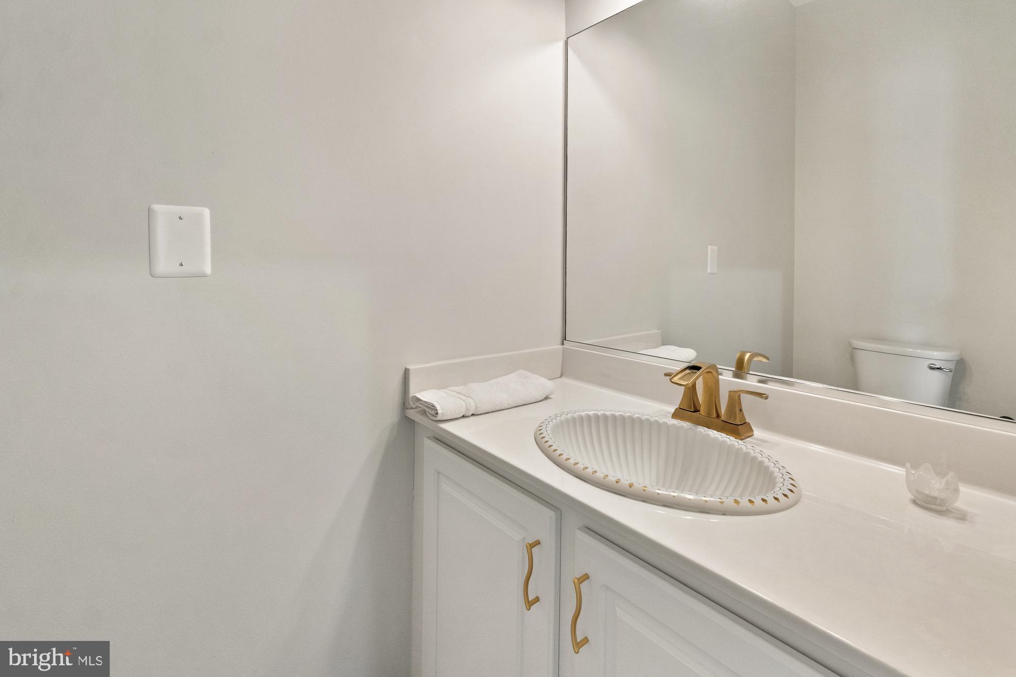 9836 Watkins Road Gaithersburg, MD 20882 - Photo 31 of 70 Main level powder room