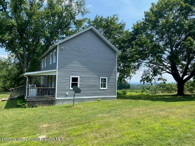 a front view of house with yard