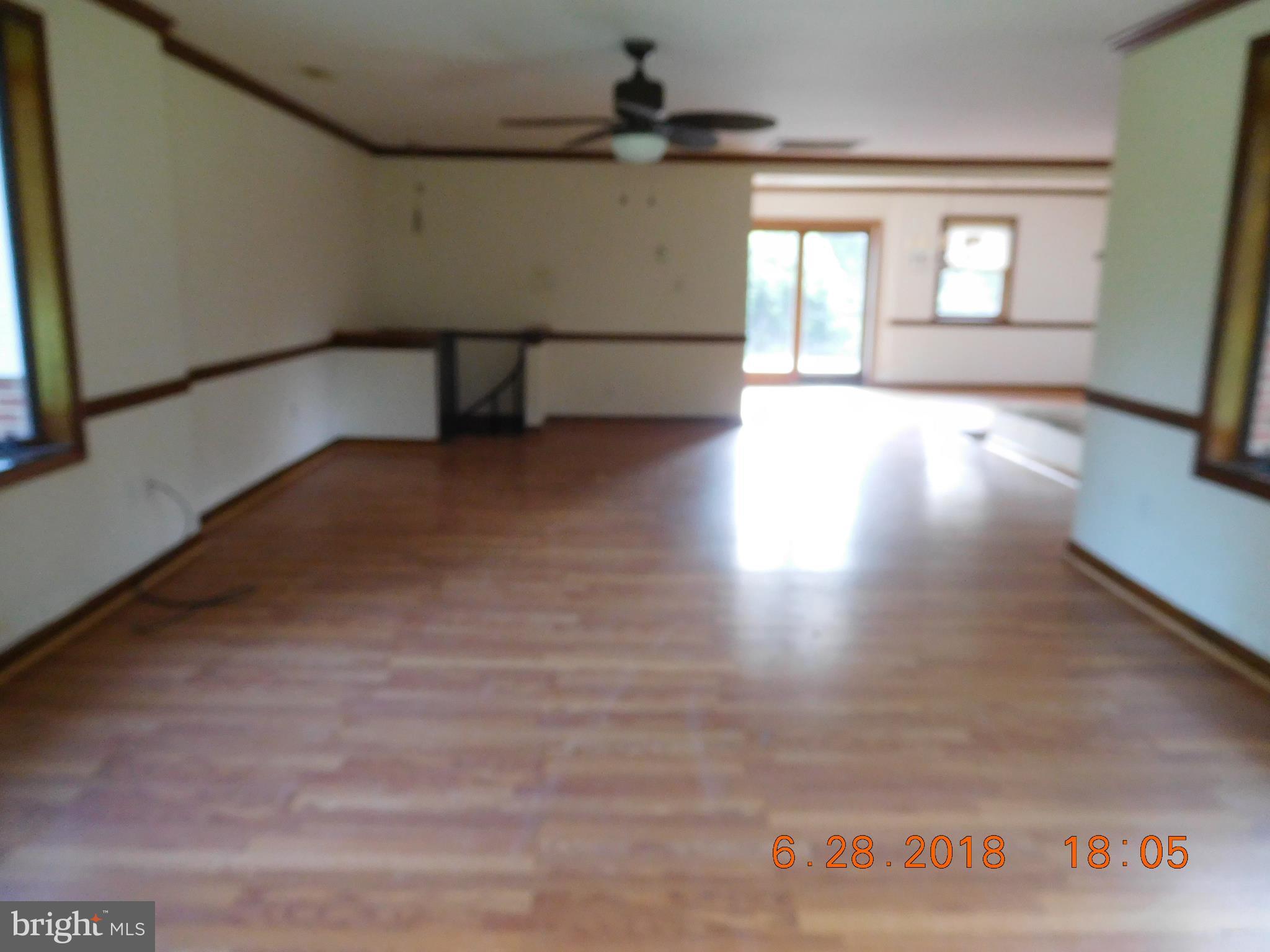 4041 Midland Road Midland, VA 22728 - Photo 3 of 11 Living Room