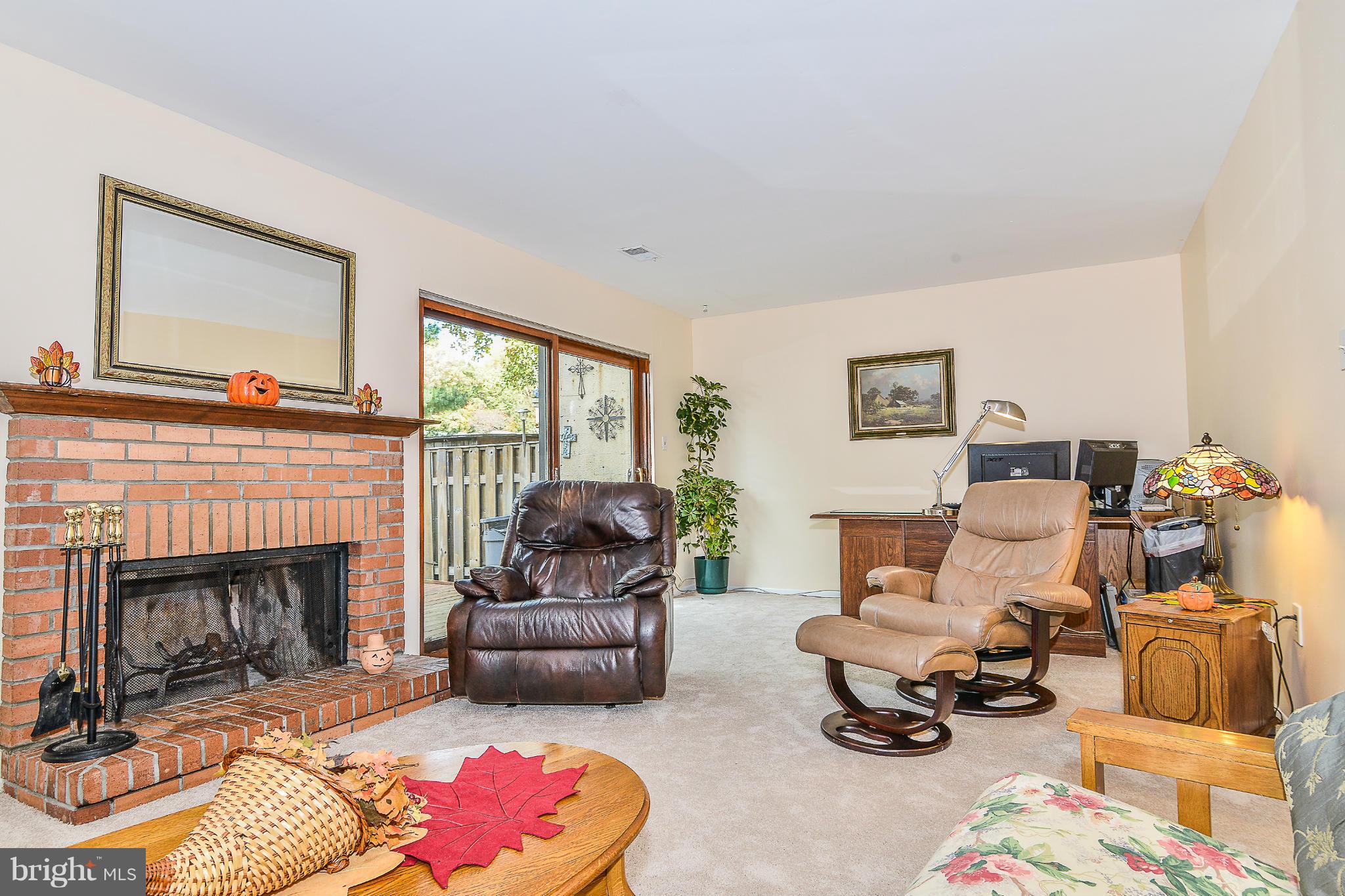 8806 Ridge Hollow Court Springfield, VA 22152 - Photo 8 of 25 Living Room