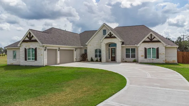$750,000 | 305 Champions Court, El Campo, TX 77437