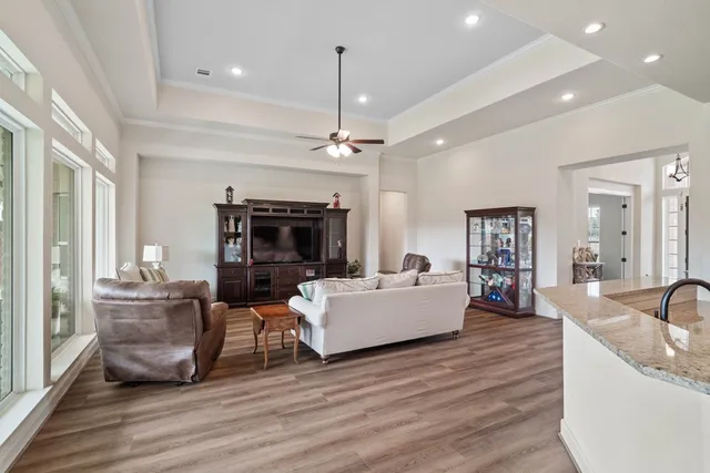 $750,000 | 305 Champions Court, El Campo, TX 77437