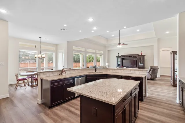 $750,000 | 305 Champions Court, El Campo, TX 77437