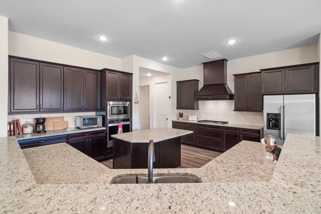 $750,000 | 305 Champions Court, El Campo, TX 77437