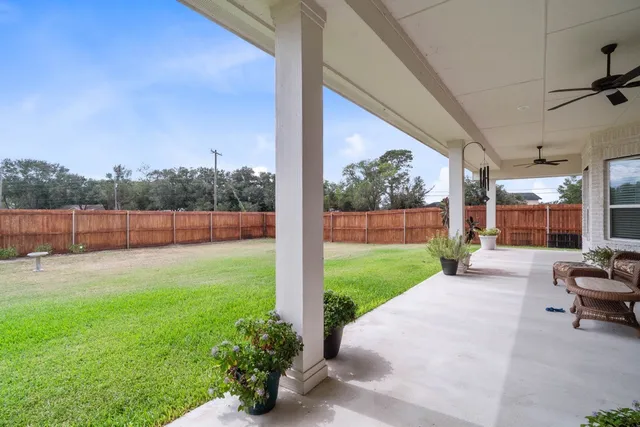 $750,000 | 305 Champions Court, El Campo, TX 77437