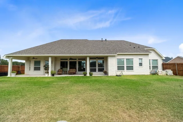 $750,000 | 305 Champions Court, El Campo, TX 77437