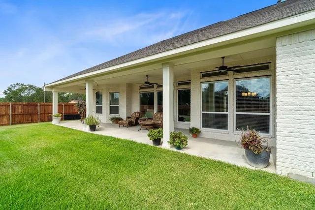 $750,000 | 305 Champions Court, El Campo, TX 77437