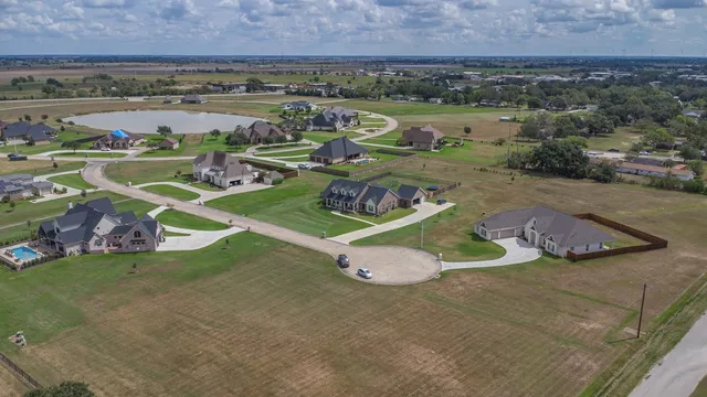 $750,000 | 305 Champions Court, El Campo, TX 77437