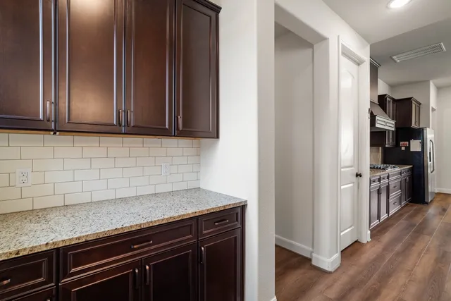 $750,000 | 305 Champions Court, El Campo, TX 77437