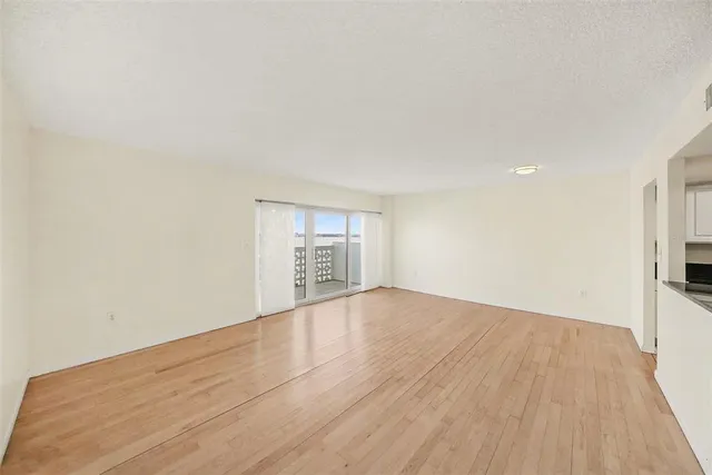 $2,400 | 2401 Bayshore Boulevard, Unit 1007, Tampa, FL 33629