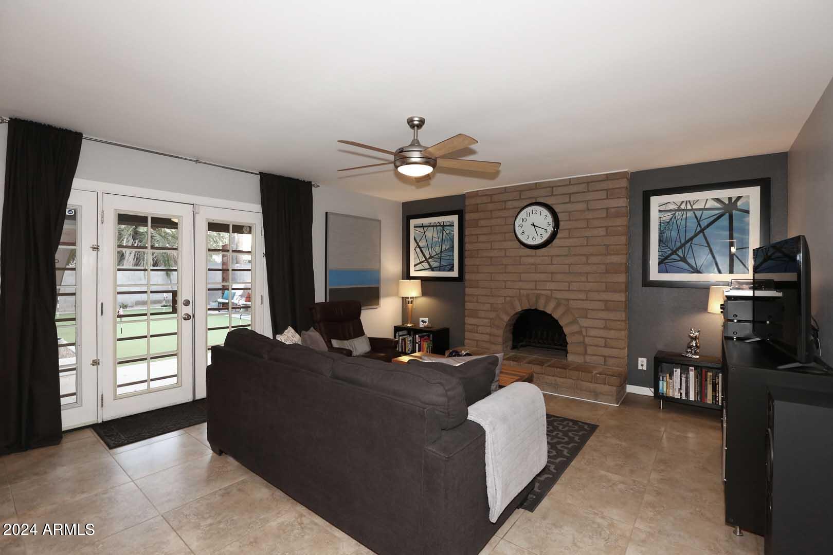 2415 West Redfield Road Phoenix, AZ 85023 - Photo 22 of 71 Family Room