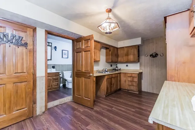 $675,000 | 4559 East 100 South, Hartford City, IN 47348