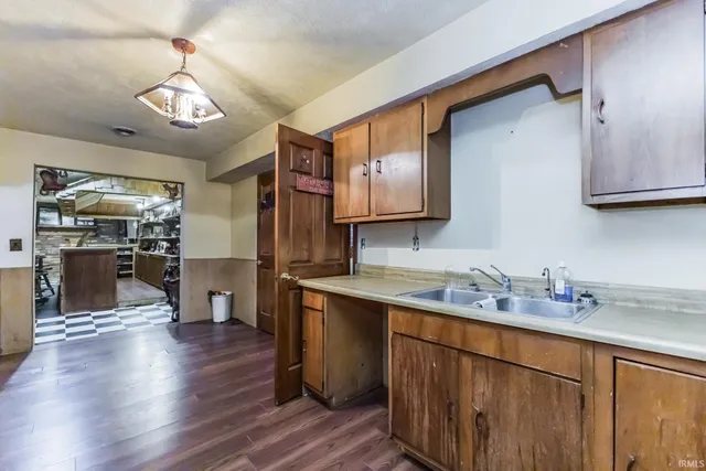 $675,000 | 4559 East 100 South, Hartford City, IN 47348