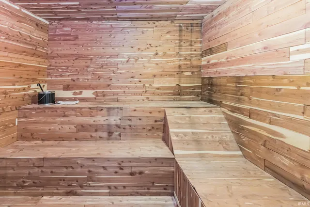 $675,000 | 4559 East 100 South, Hartford City, IN 47348