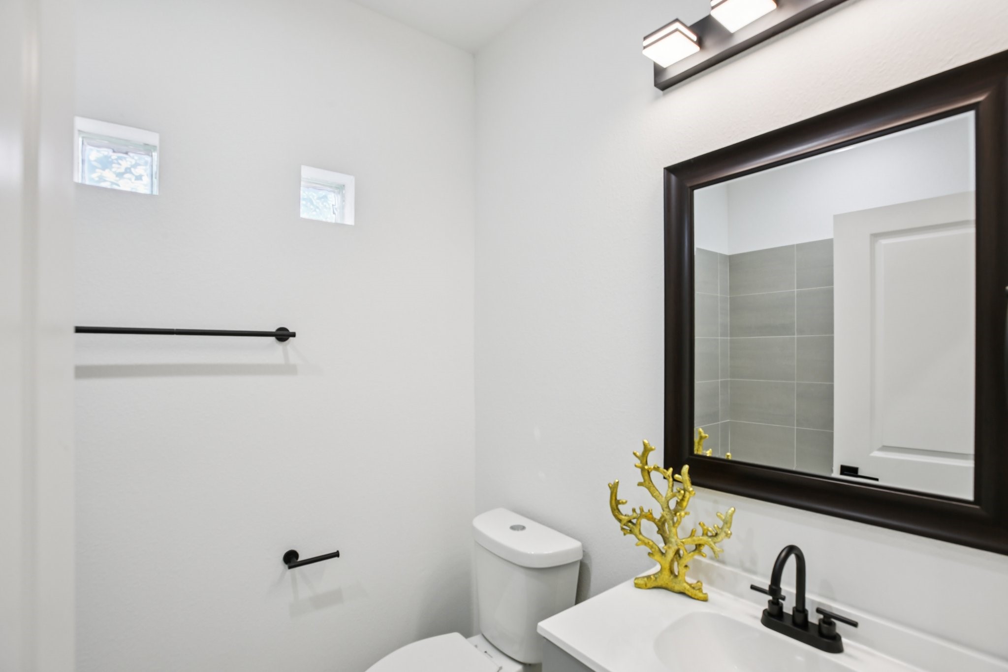 6737 Liverpool Street Houston, TX 77021 - Photo 13 of 27 a bathroom with a toilet sink and mirror