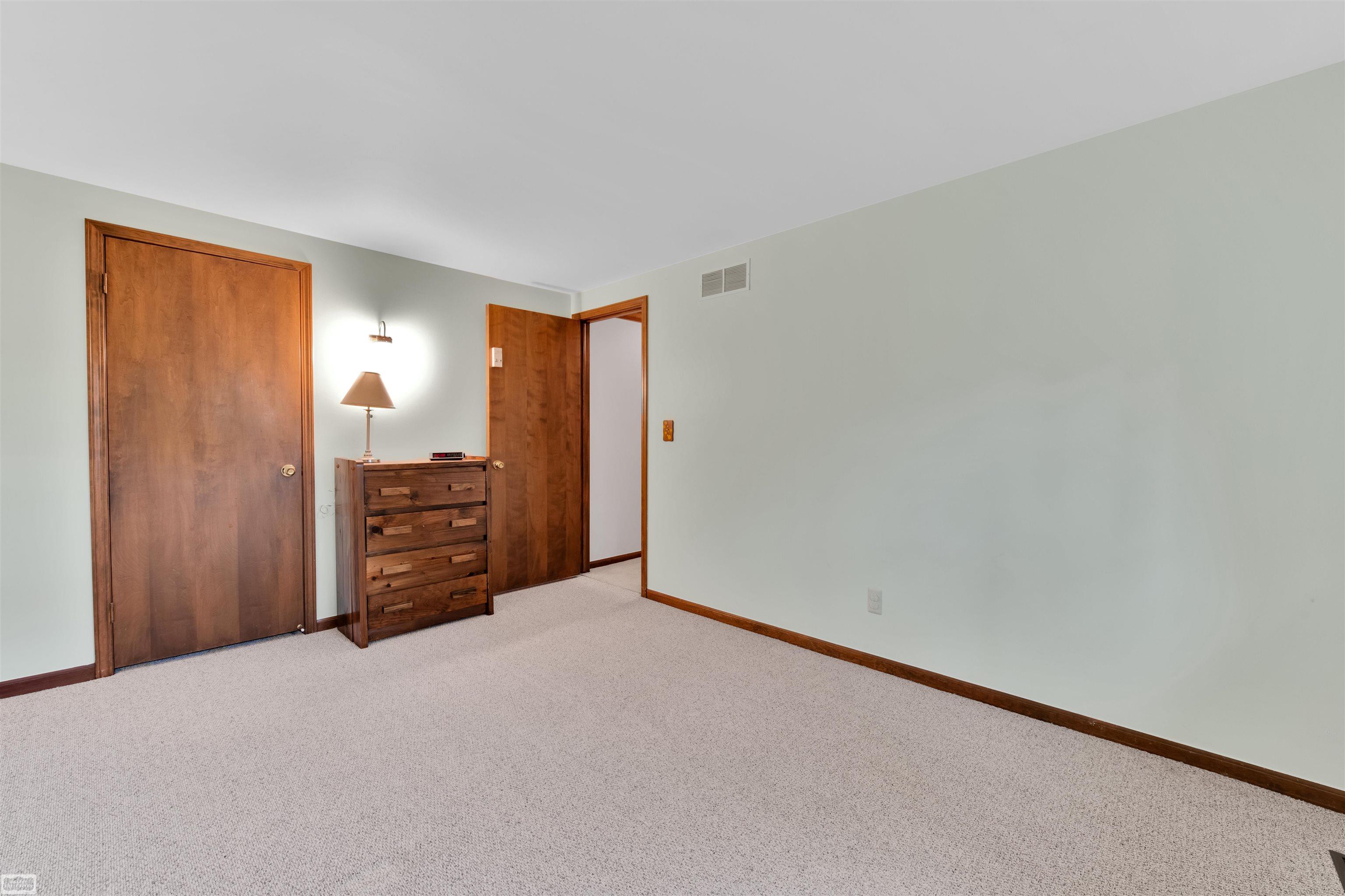 2401 Chalet Drive Rochester, MI 48309 - Photo 33 of 45 50176330-c4532e11-b91d-49c8-bcae-ceca8cfac870.JPG