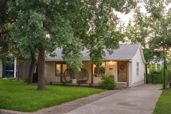 $942,000 | 2304 Forest Avenue, Austin, TX 78704