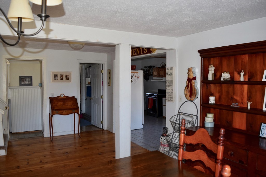 176 Shore Road Pocasset, MA 02559 - Photo 14 of 27 Gallery Image 14
