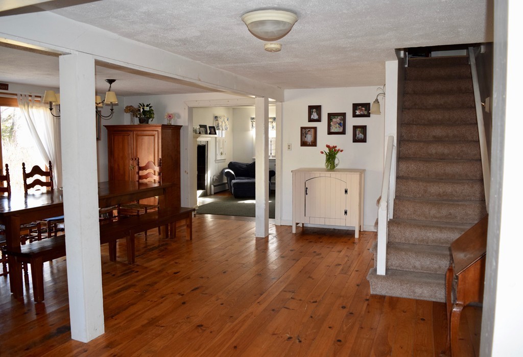 176 Shore Road Pocasset, MA 02559 - Photo 4 of 27 Gallery Image 4