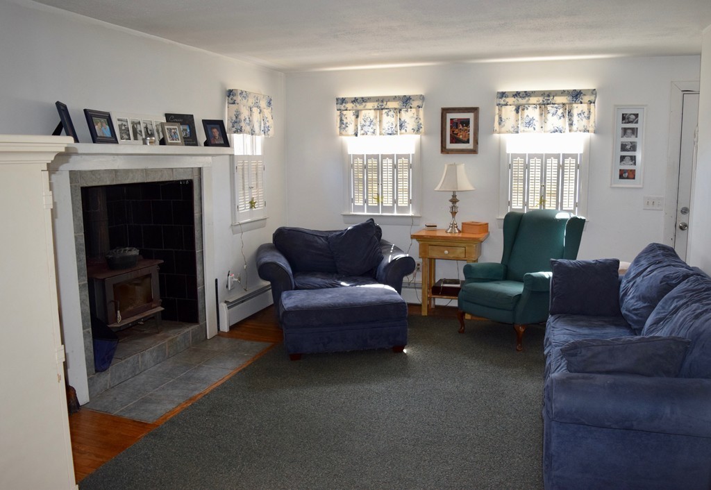 176 Shore Road Pocasset, MA 02559 - Photo 5 of 27 Gallery Image 5