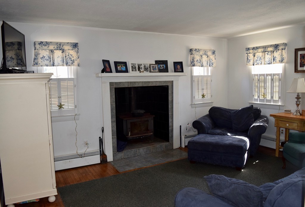 176 Shore Road Pocasset, MA 02559 - Photo 6 of 27 Gallery Image 6