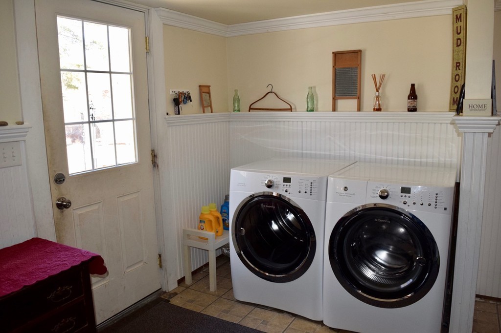 176 Shore Road Pocasset, MA 02559 - Photo 7 of 27 Gallery Image 7