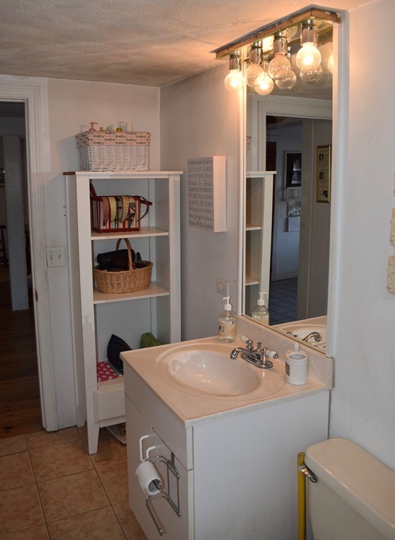 176 Shore Road Pocasset, MA 02559 - Photo 10 of 27 Gallery Image 10