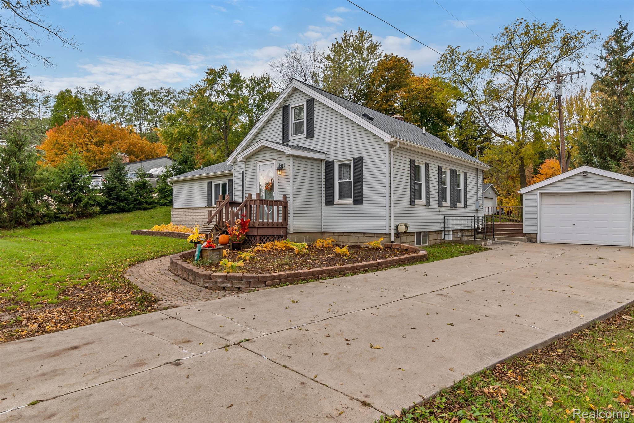 16068 Fish Lake Road Holly, MI 48442 - Photo 4 of 44 Driveway to single car garage, has pole barn too
