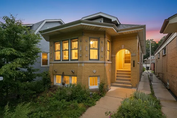 $299,900 | 3516 Elmwood Avenue, Berwyn, IL 60402