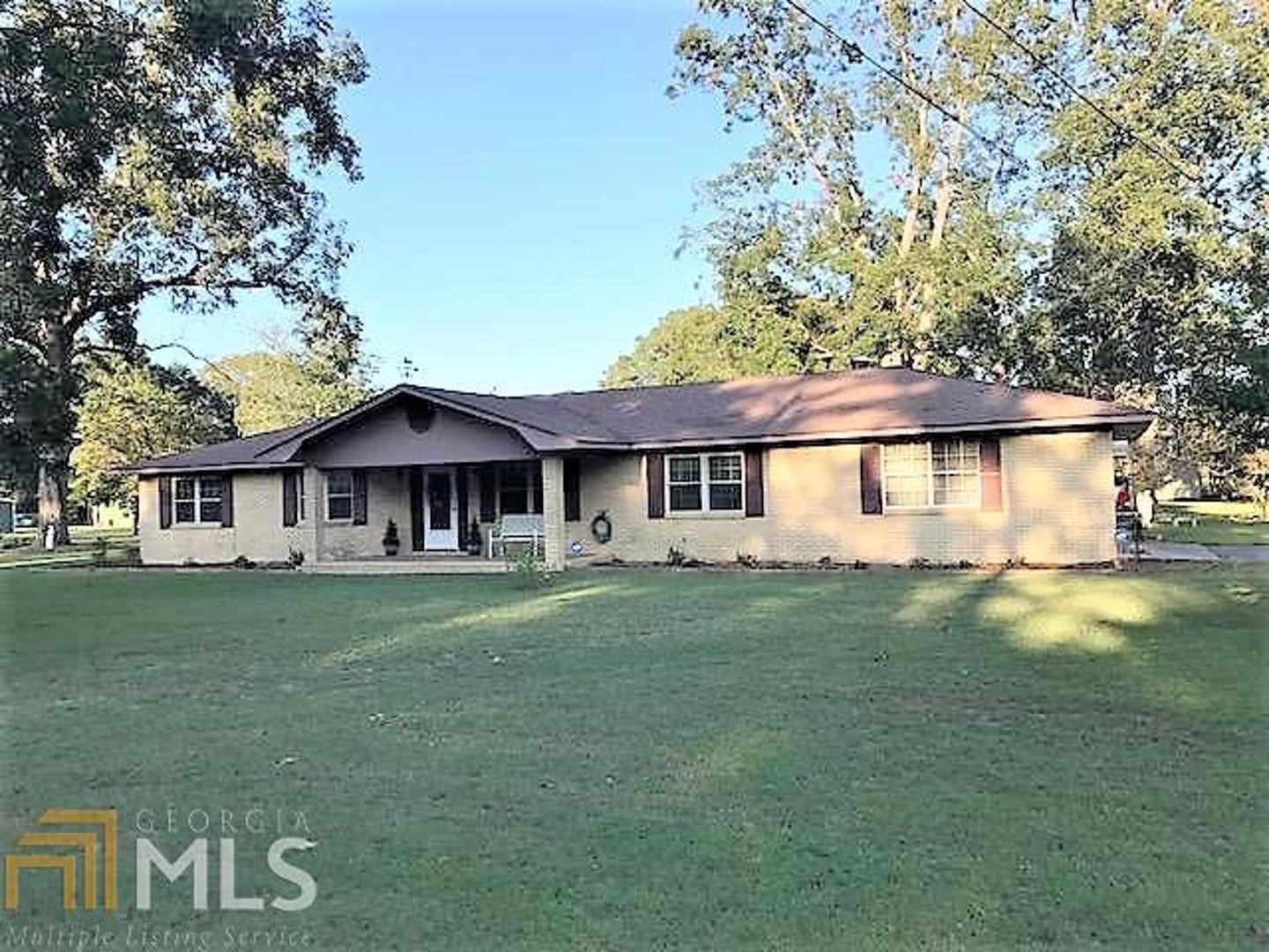 2790 Old Reidsville-Collins Road Collins, GA 30421 - Photo 1 of 1 a front view of a house with a garden