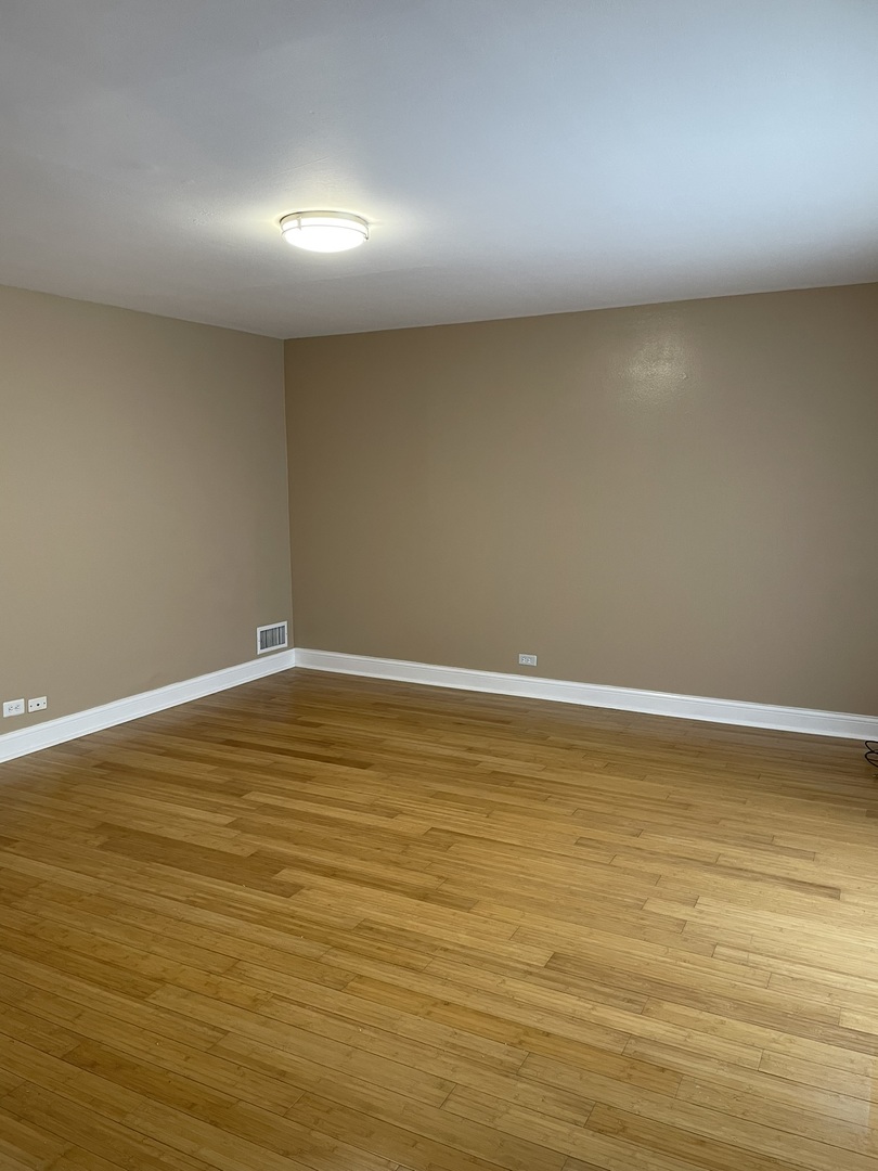 1290 North Wheeling Road Mount Prospect, IL 60056 - Photo 3 of 16 Gallery Image 3