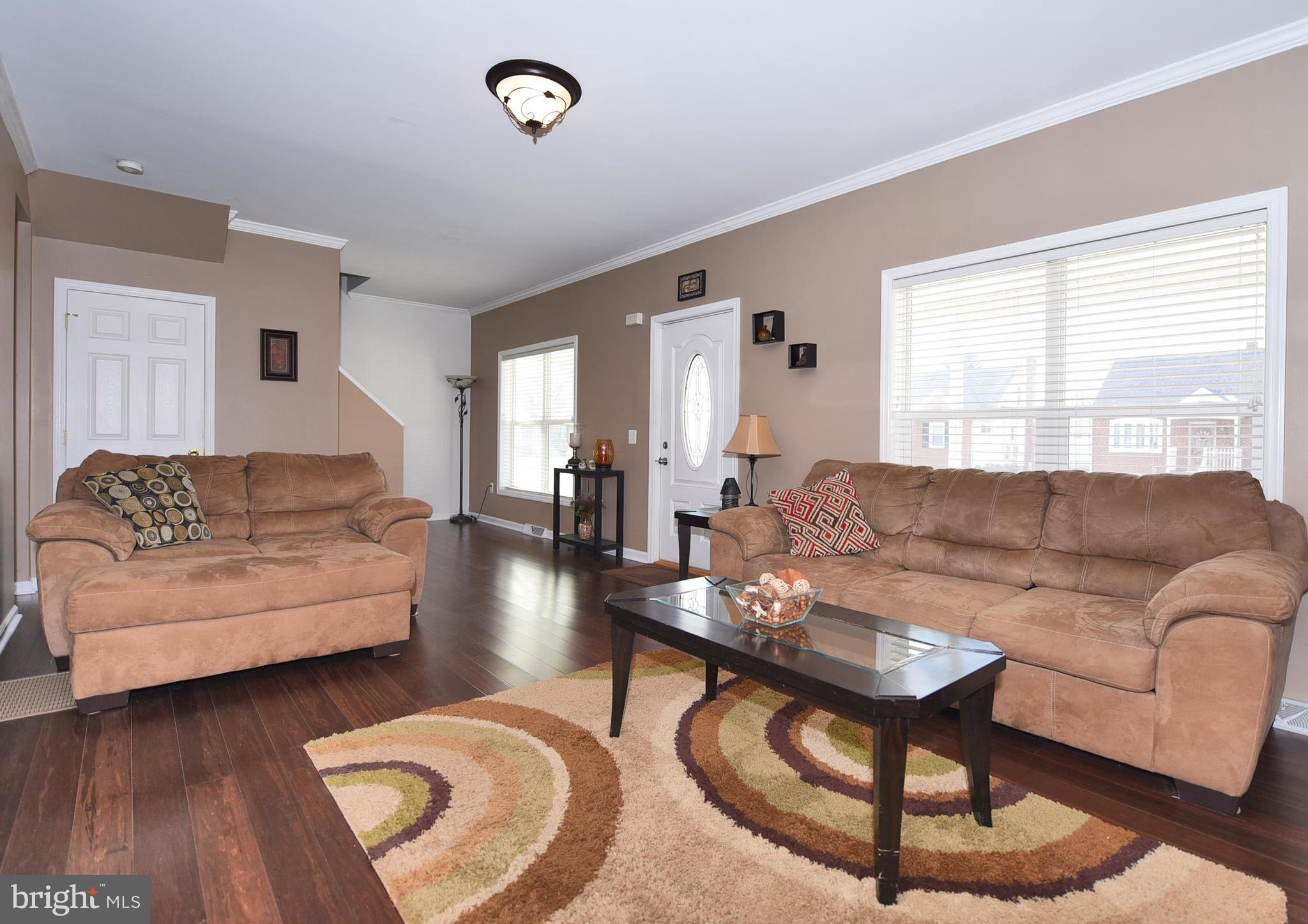 323 Maple Avenue Baltimore, MD 21221 - Photo 5 of 30 Living Room