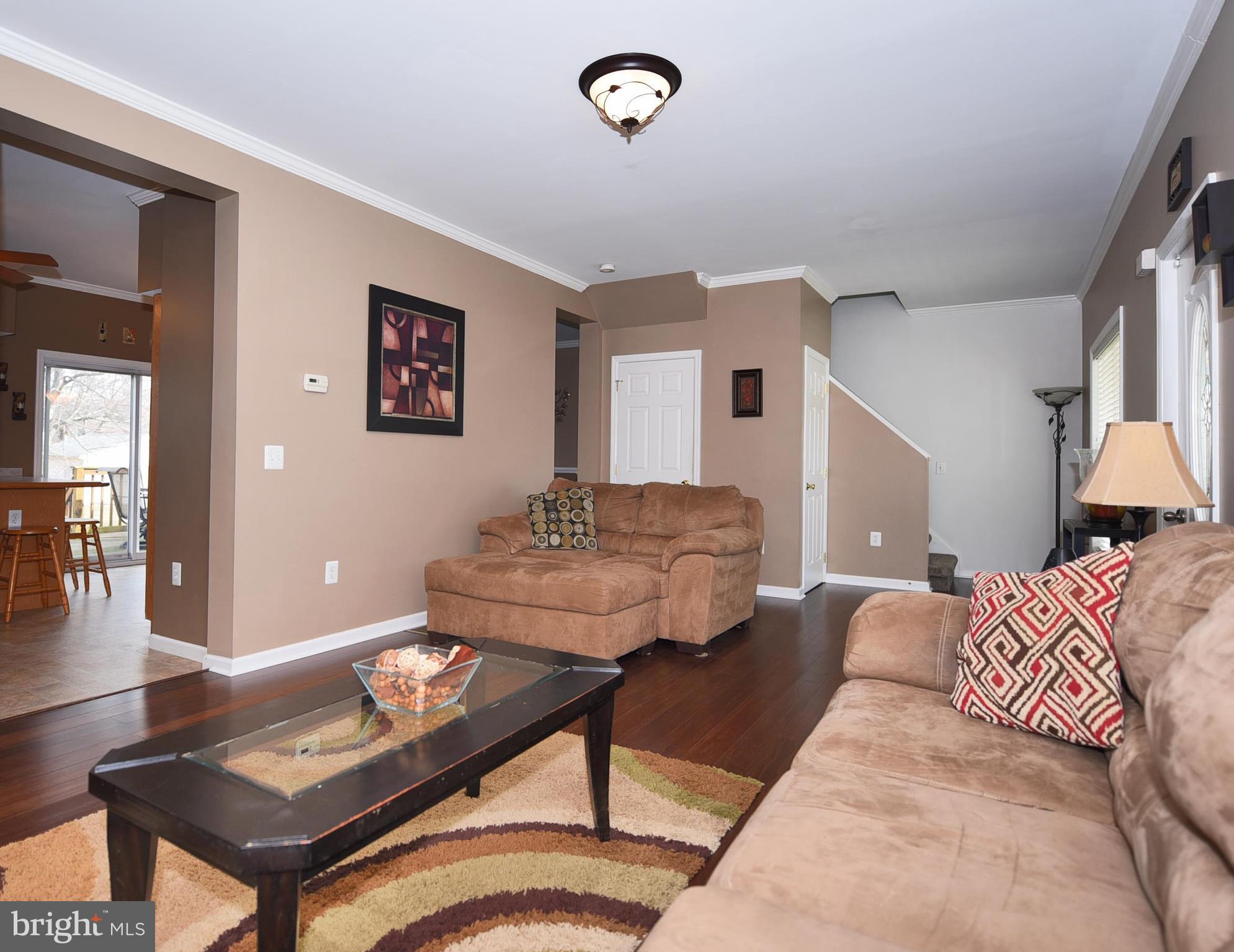 323 Maple Avenue Baltimore, MD 21221 - Photo 6 of 30 Living Room