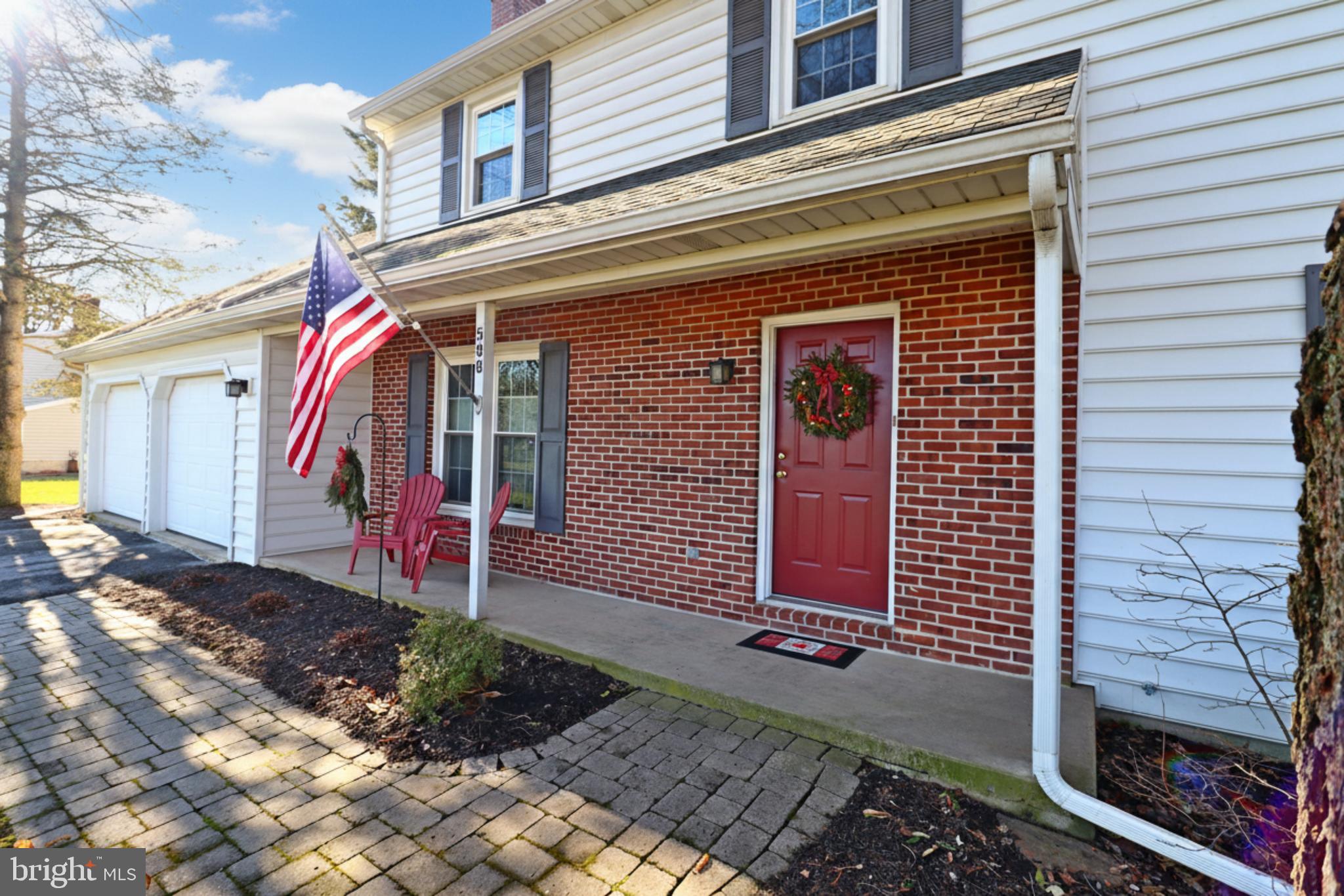588 Crosswinds Drive Lititz, PA 17543 - Photo 3 of 38 a front view of a house