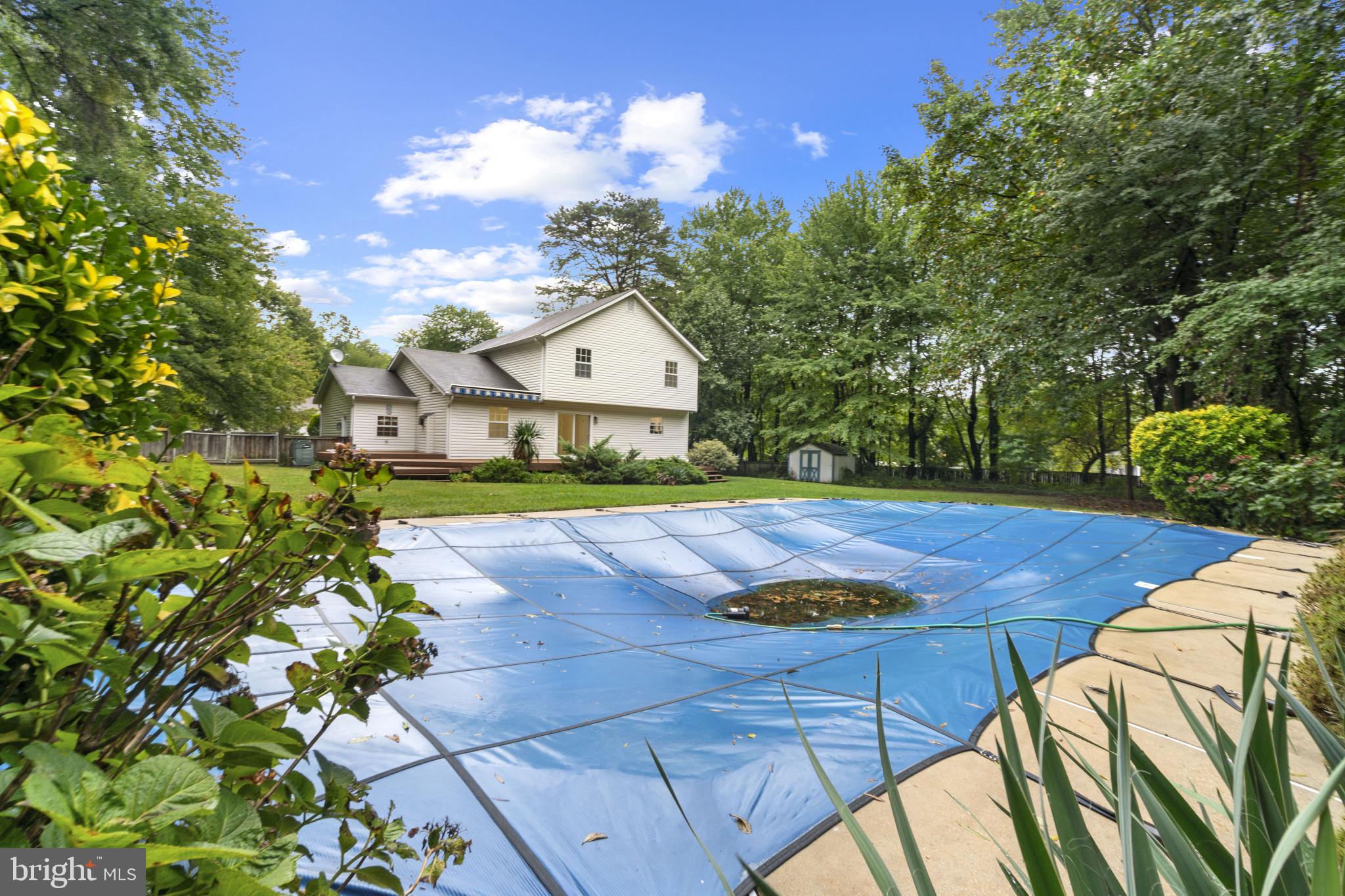 7906 Whites Cove Road Pasadena, MD 21122 - Photo 35 of 40 View of swimming pool