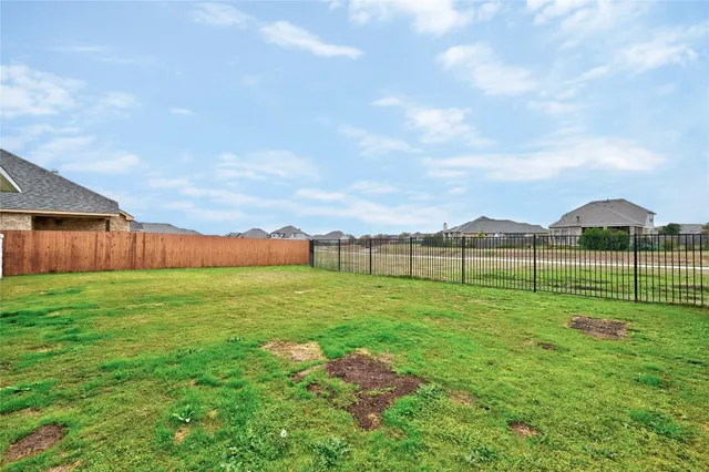 $2,700 | 428 Texon Drive, Liberty Hill, TX 78642