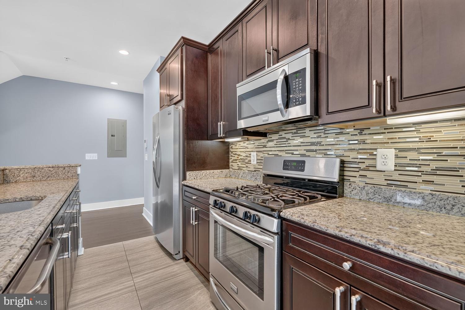 2126 3rd Street Northeast, Unit B Washington, DC 20002 - Photo 7 of 32 Stainless steel appliances