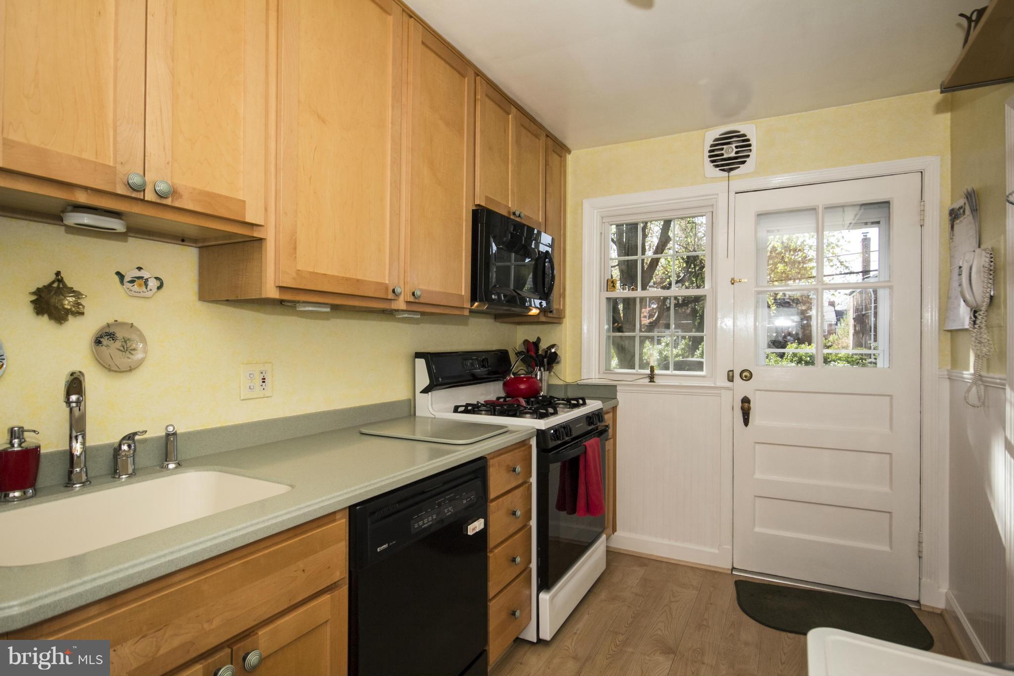 135 Brandon Road Baltimore, MD 21212 - Photo 8 of 23 Corian counters