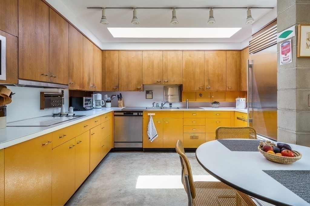 15 Young Road Weston, MA 02493 - Photo 9 of 21