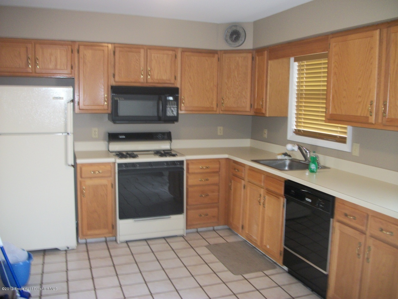 301 Bluebell Court Exeter, PA 18643 - Photo 3 of 9 Gallery Image 3