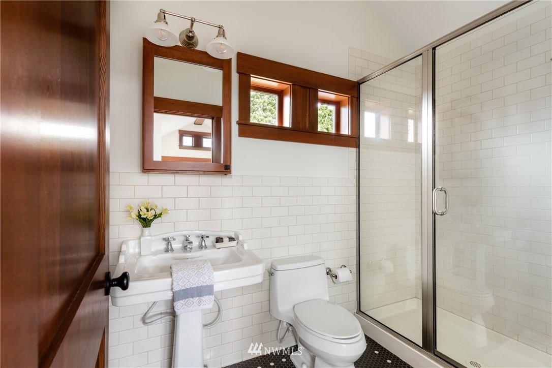 1632 35th Avenue Seattle, WA 98122 - Photo 32 of 35