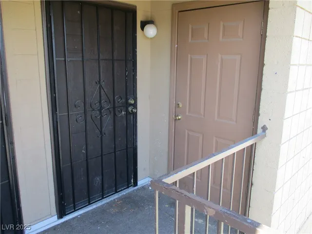 $1,000 | 2933 East Elm Avenue, Unit 4, Las Vegas, NV 89101