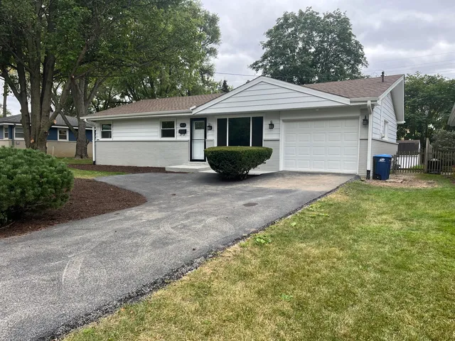 $489,000 | 403 Burlington Avenue, Clarendon Hills, IL 60514