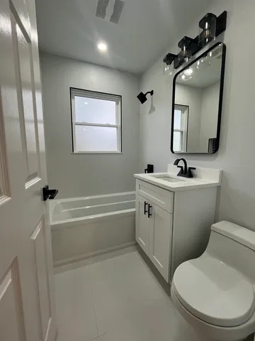 $489,000 | 403 Burlington Avenue, Clarendon Hills, IL 60514