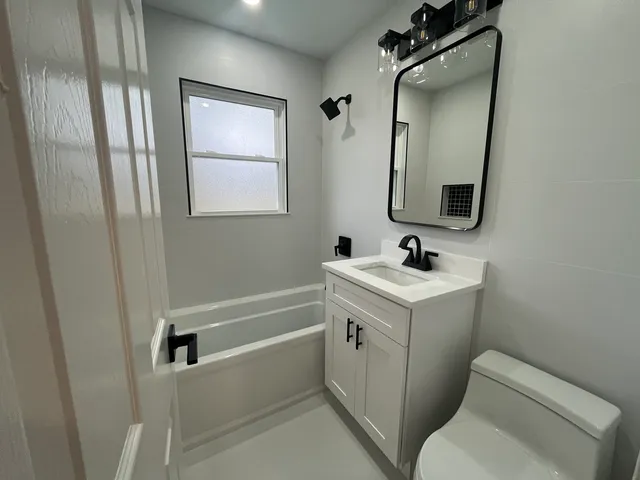 $489,000 | 403 Burlington Avenue, Clarendon Hills, IL 60514