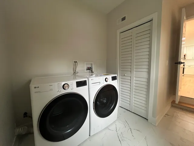 $489,000 | 403 Burlington Avenue, Clarendon Hills, IL 60514