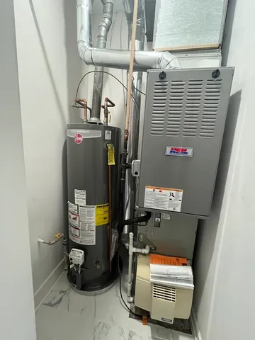 $489,000 | 403 Burlington Avenue, Clarendon Hills, IL 60514