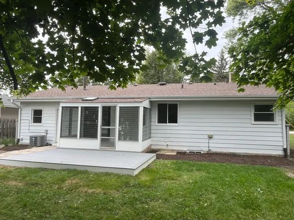 $449,900 | 403 Burlington Avenue, Clarendon Hills, IL 60514