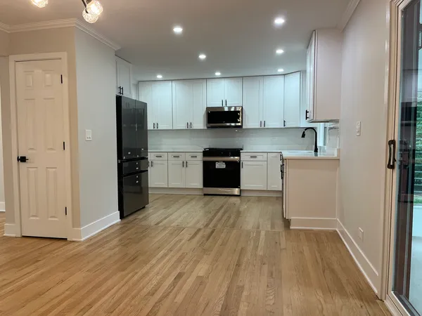 $449,900 | 403 Burlington Avenue, Clarendon Hills, IL 60514